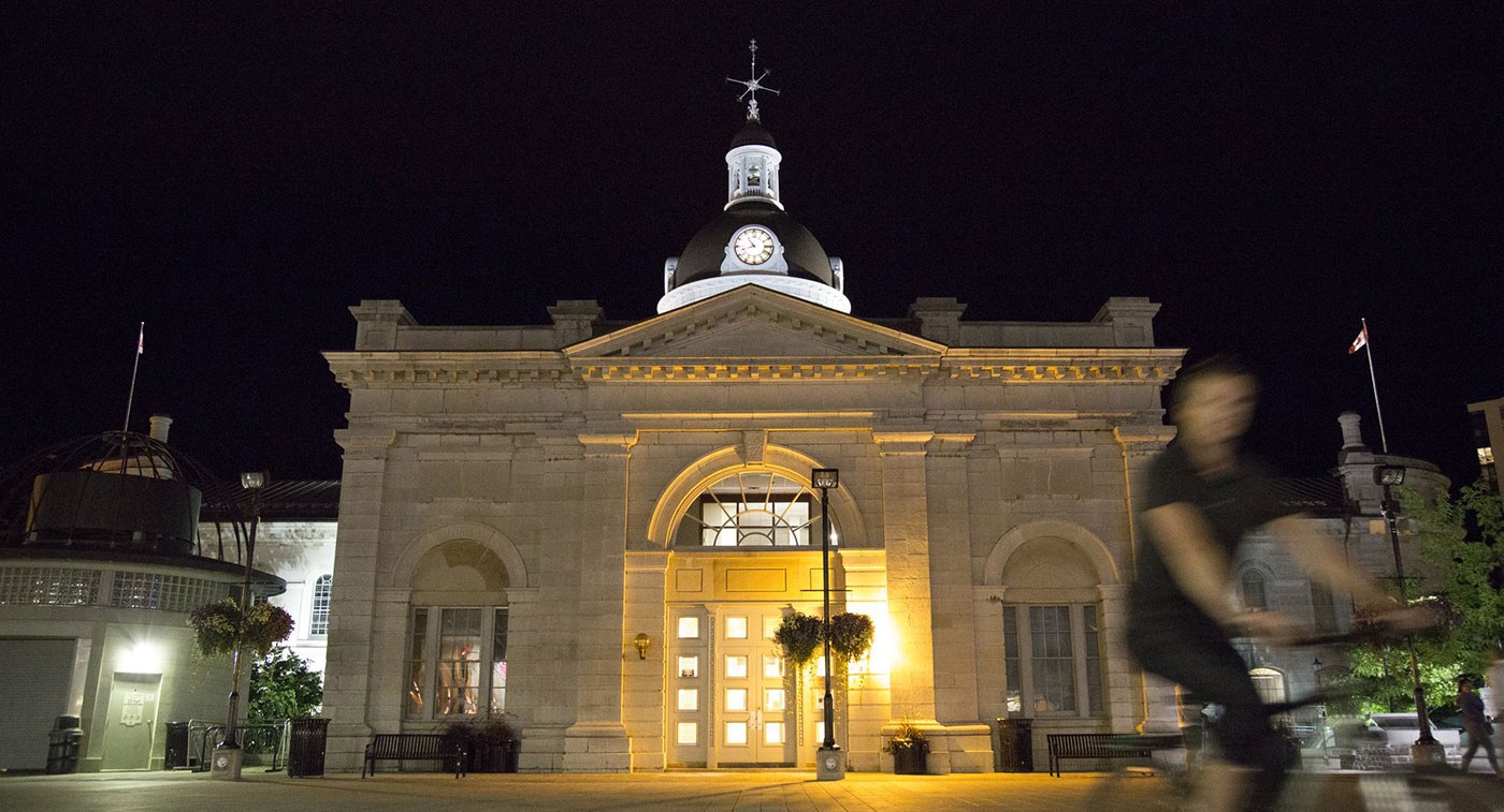Kingston City Hall at night (Photo: Destination Ontario)