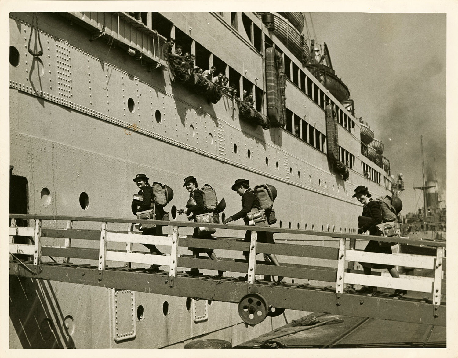 Canadian nurses boarding a ship in Halifax. (Photo: University of Toronto Archives)