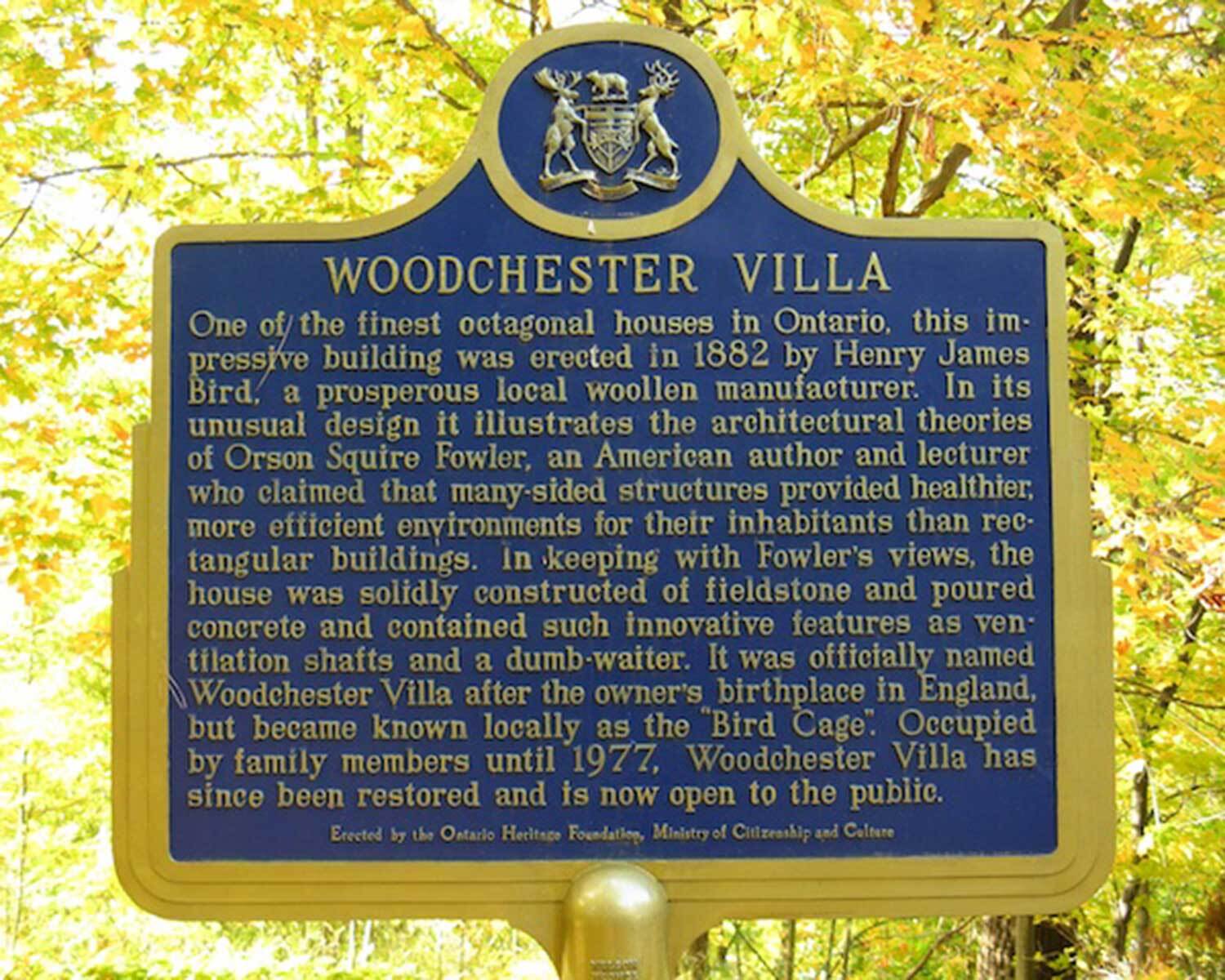 Provincial plaque commemorating Woodchester Villa, Bracebridge (Photo: www.ontarioplaques.ca)